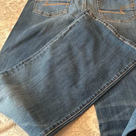 Like new American Eagle Favorite Boyfriend jeans size 16 long. Super stretch. - Picture 9 of 11